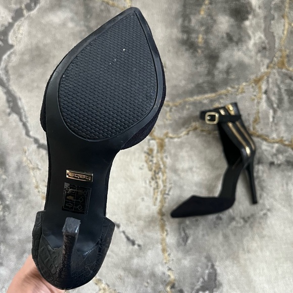 Bebe black suede pointed toe ankle strap pumps with gold hardware 🖤 - Picture 5 of 8